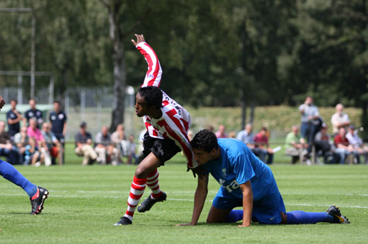 Kadir Hassan Yusuf scoort al in de eerste minuut zijn eerste van drie treffers